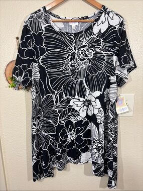 Lularoe Plus Size Black White Floral Melissa Tunic Tee Size 3XL NEW